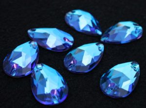Blue Zircon Dream színű csepp alakú kristály
