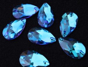 Blue Zircon Dream színű csepp alakú kristály