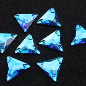 Blue Zircon Dream színű háromszög alakú kristály