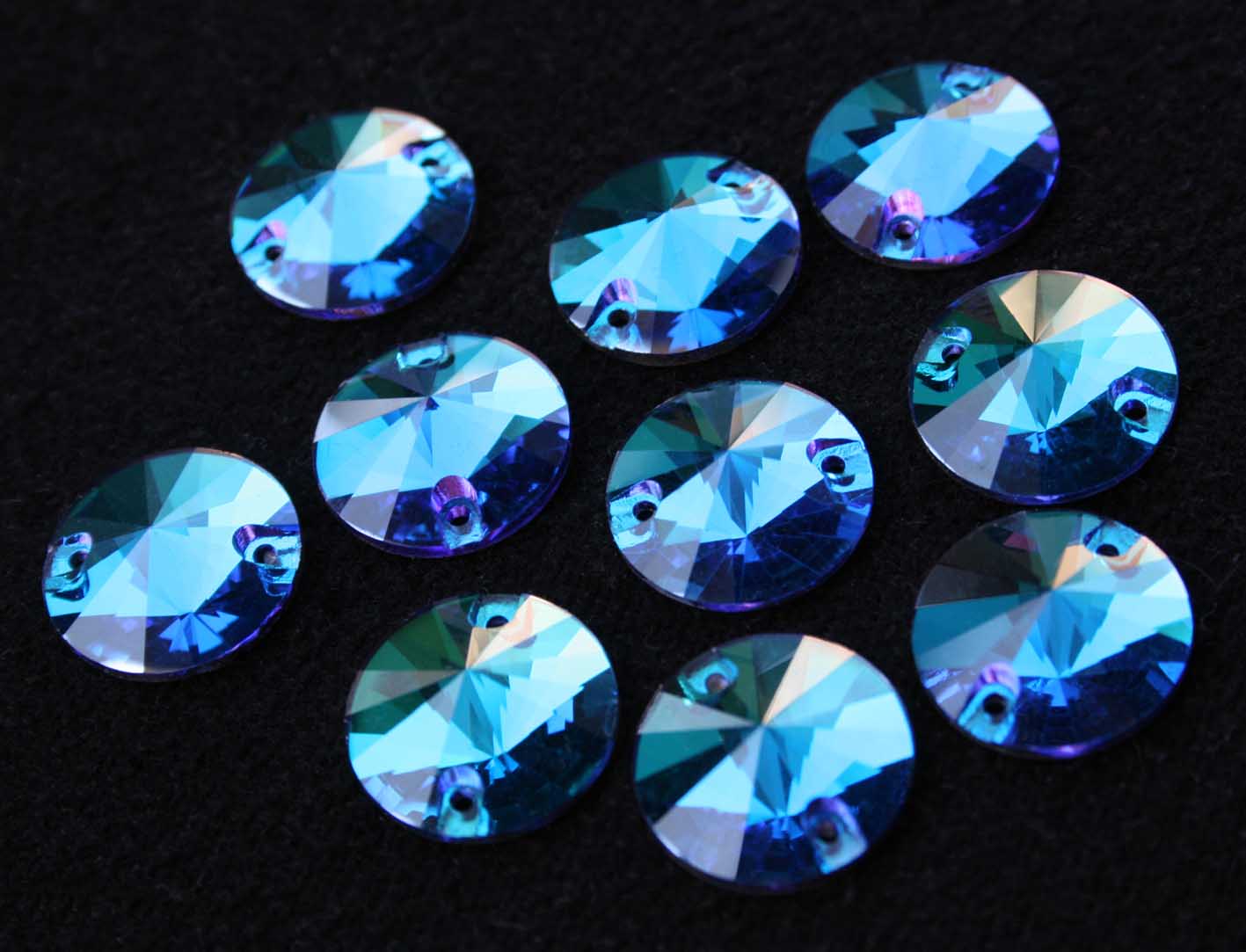 Blue Zircon Dream színű kör alakú kristály