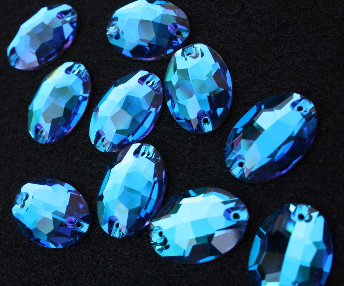 Blue Zircon Dream színű ovális alakú kristály