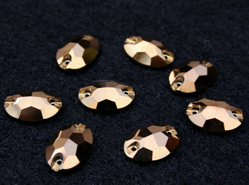 Bronze színű ovális alakú kristály