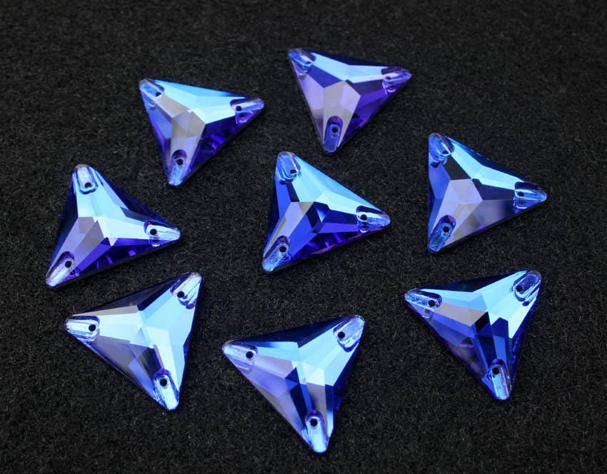 Capri Blue színű háromszög alakú kristály