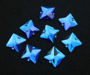 Capri Blue színű négyzet alakú kristály