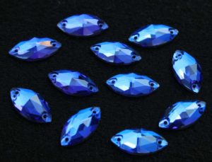 Capri Blue színű zabszem alakú kristály