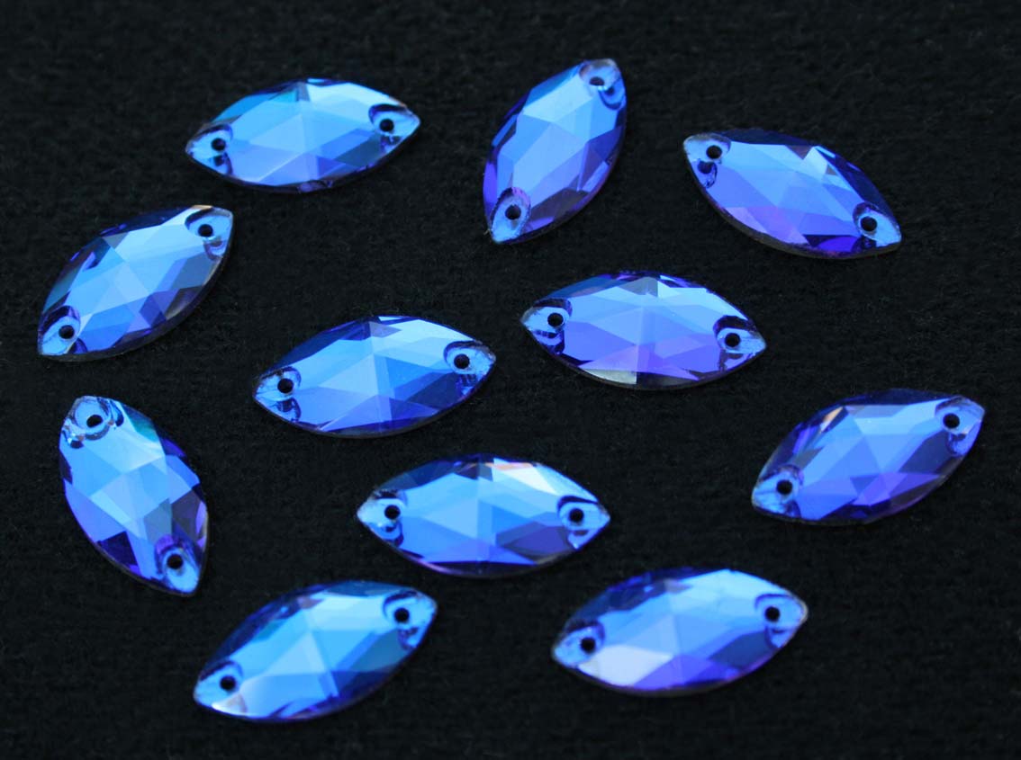 Capri Blue színű zabszem alakú kristály