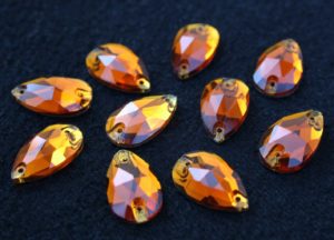 Coffee színű csepp alakú kristály