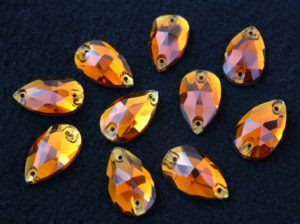 Coffee színű csepp alakú kristály