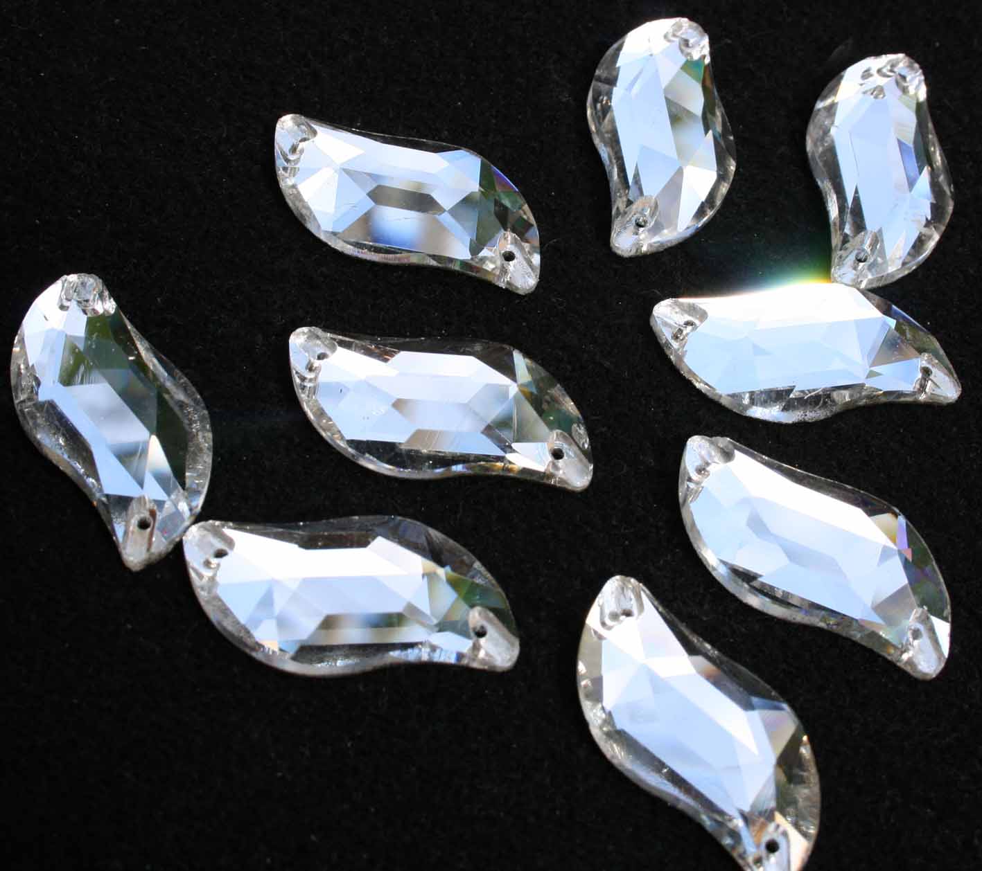 Crystal színű S alakú kristály