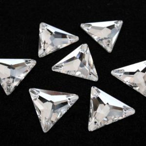 Crystal színű háromszög alakú kristály