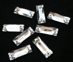 Crystal színű keskeny téglalap alakú kristály