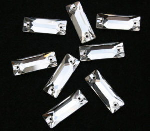 Crystal színű keskeny téglalap alakú kristály