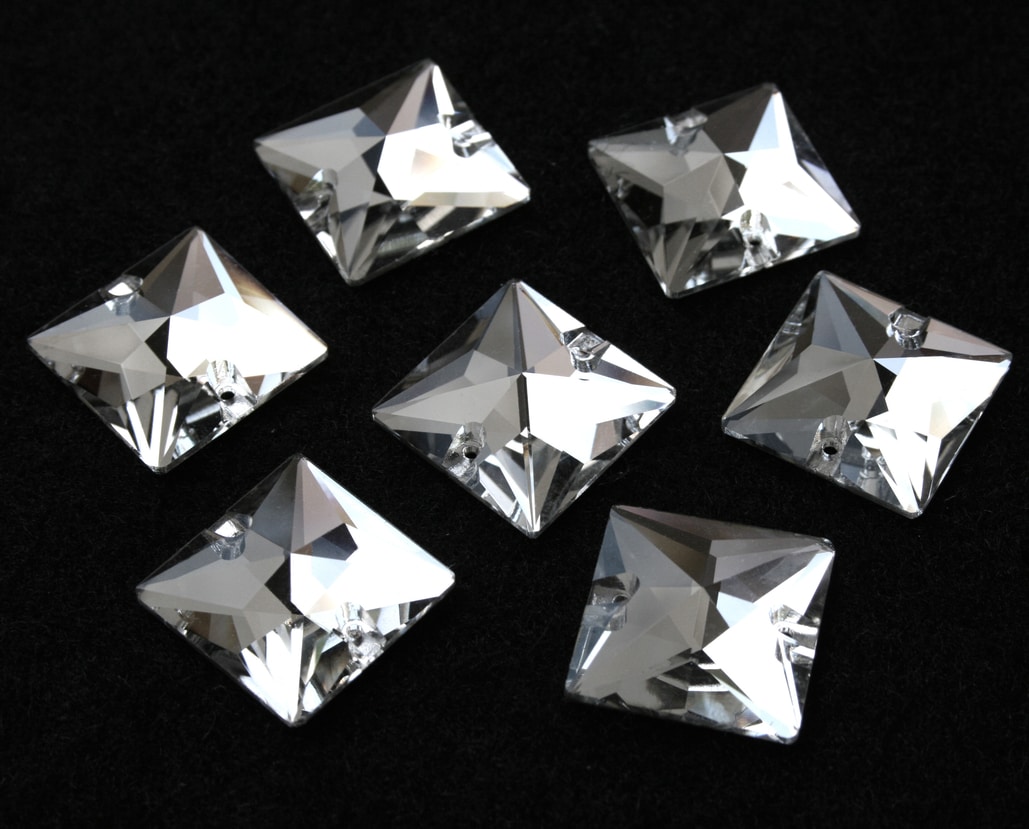 Crystal színű négyzet alakú kristály