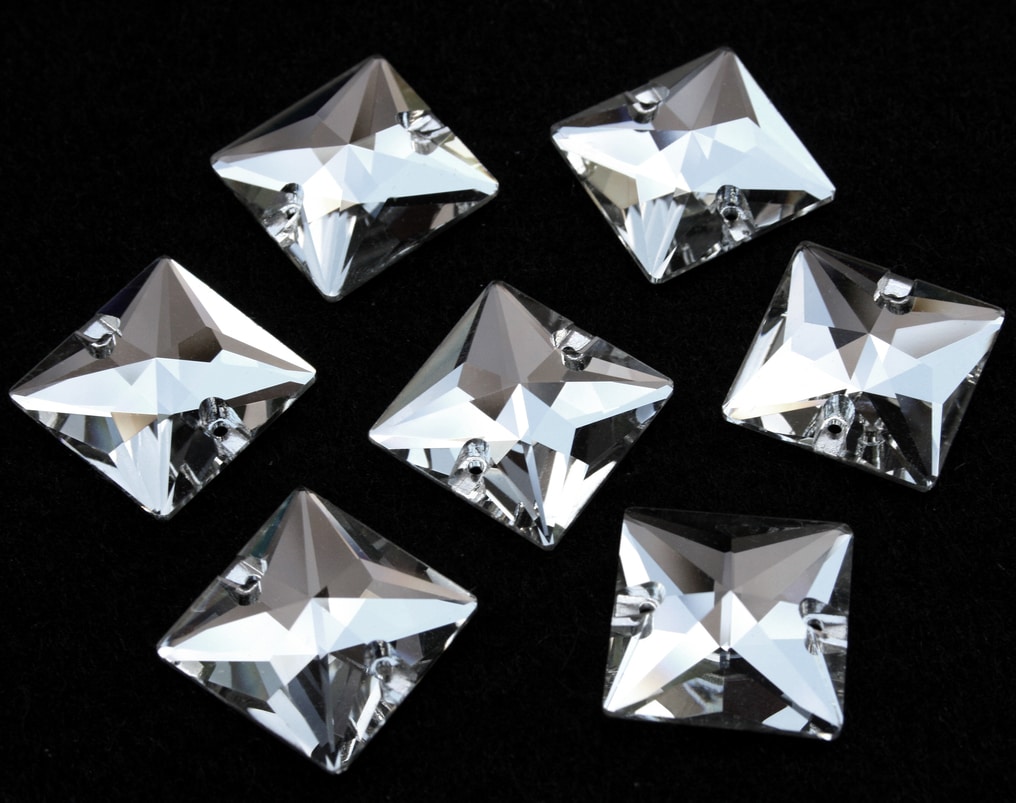 Crystal színű négyzet alakú kristály