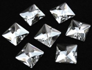 Crystal színű négyzet alakú kristály - Kristály Kuckó Crystal színű négyzet alakú kristály