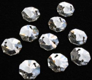 Crystal színű nyolcszög alakú kristály