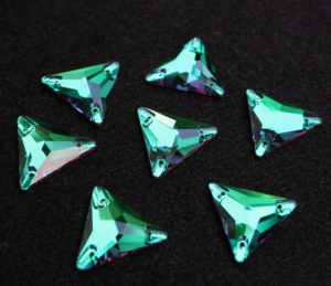 Emerald Dream színű háromszög alakú kristály