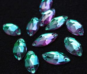 Emerald Dream színű zabszem alakú kristály