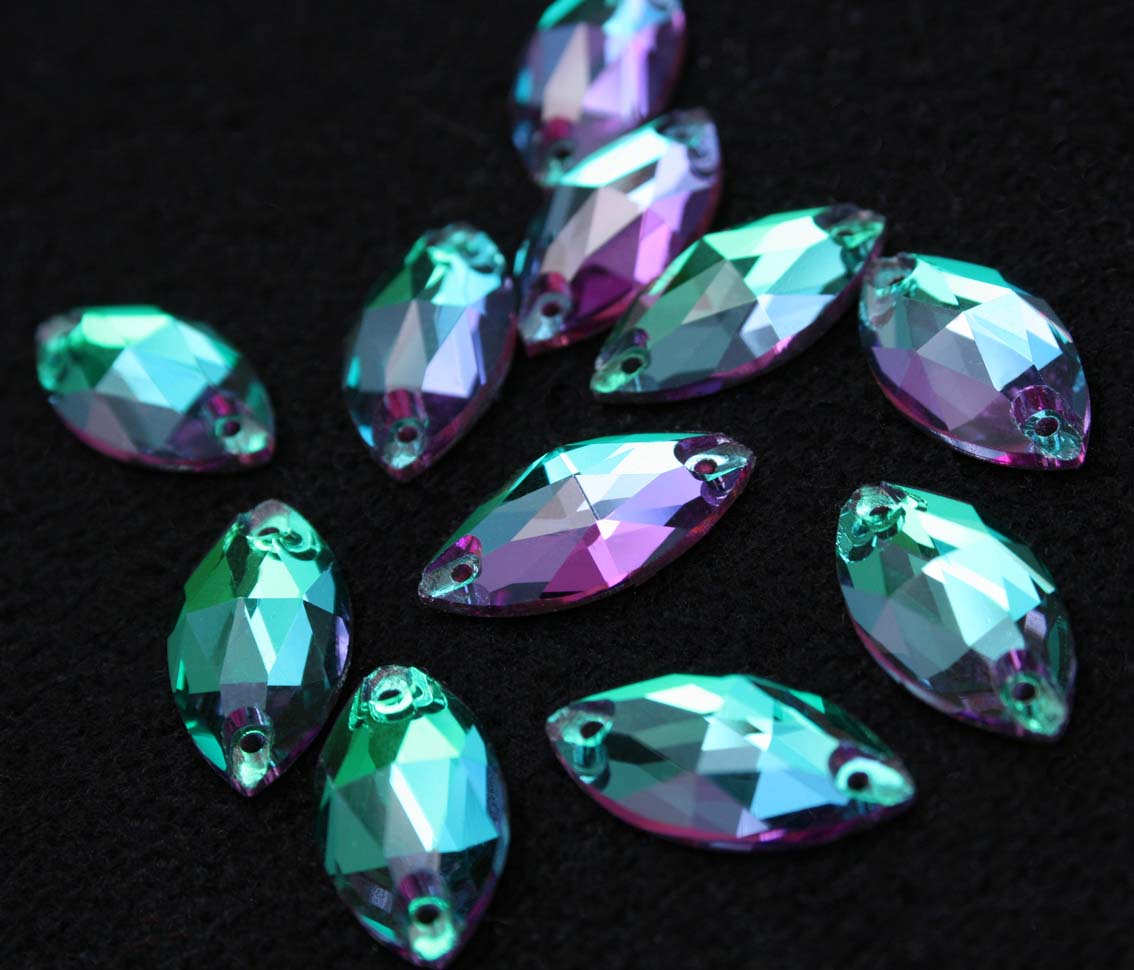 Emerald Dream színű zabszem alakú kristály