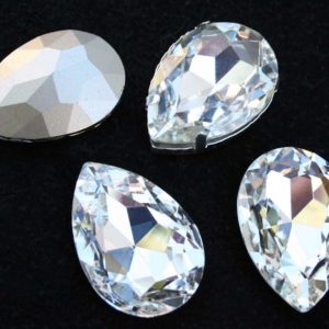 Crystal színű csepp alakú foglalatos kristály