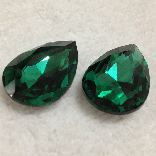 Emerald színű csepp alak, foglalatban - Kristály Kuckó Emerald színű csepp alak foglalatban