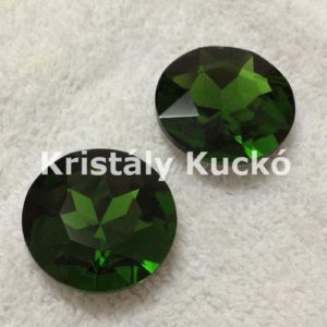 Green színű kör alakú foglalatos kristály