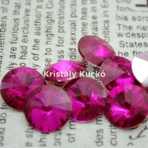 Pink színű kör alakú foglalatos kristály