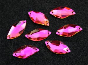 Fuchsia színű levél alakú kristály