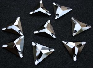 Hematite színű kör alakú kristály