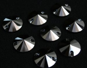 Hematite színű kör alakú kristály