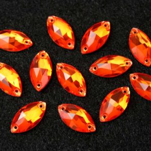 Hyacinth színű zabszem alakú kristály