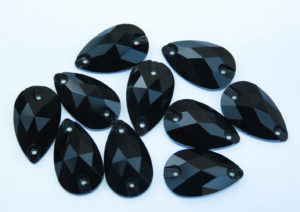 Jet Black színű csepp alakú kristály