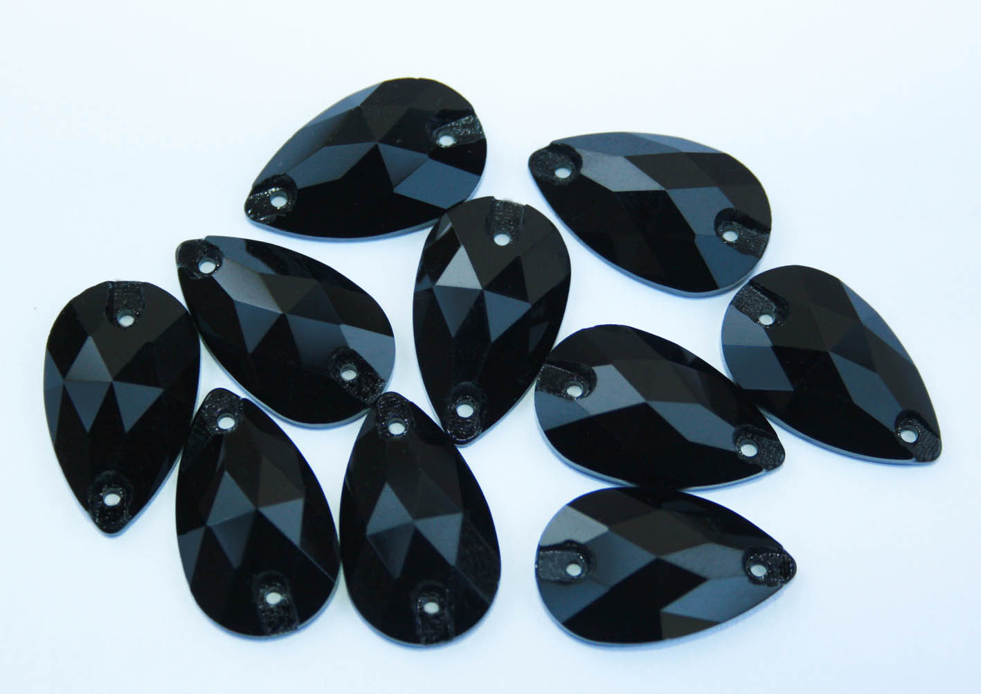 Jet Black színű csepp alakú kristály