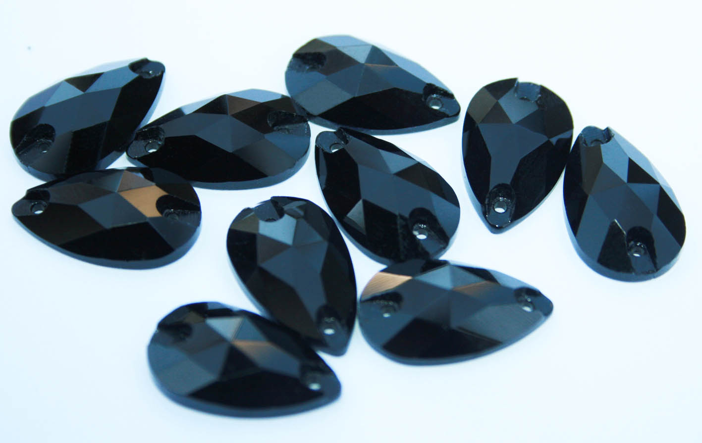 Jet Black színű csepp alakú kristály