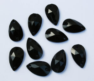 Jet Black színű csepp alakú kristály