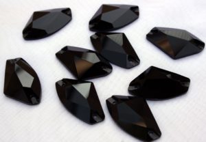 Jet Black színű ék alakú kristály