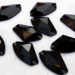 Jet Black színű ék alakú kristály