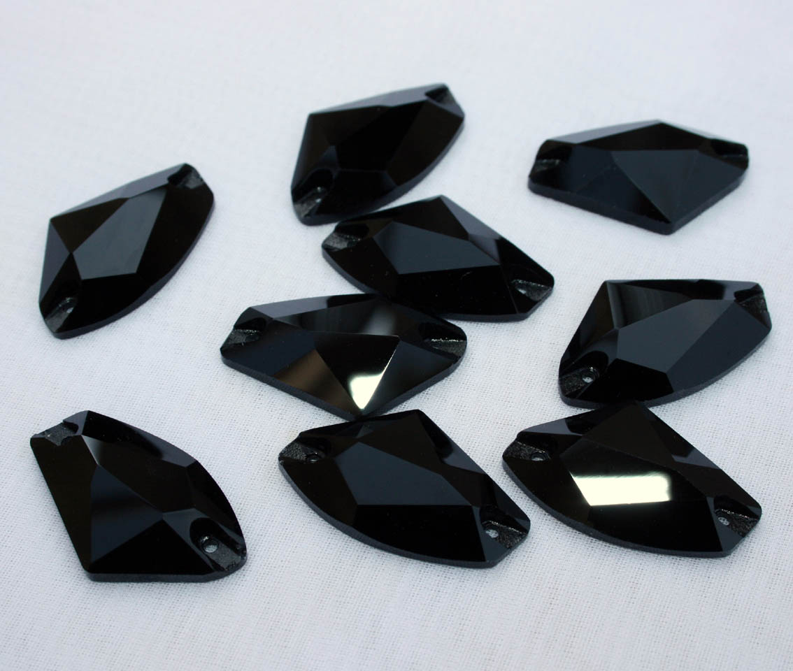 Jet Black színű ék alakú kristály