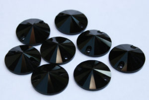 Jet Black színű kör alakú kristály