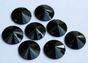 Jet Black színű kör alakú kristály