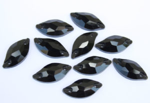 Jet Black színű levél alakú kristály