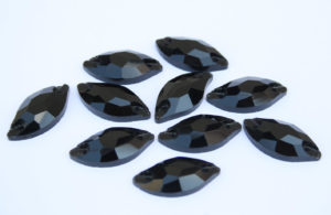 Jet Black színű levél alakú kristály