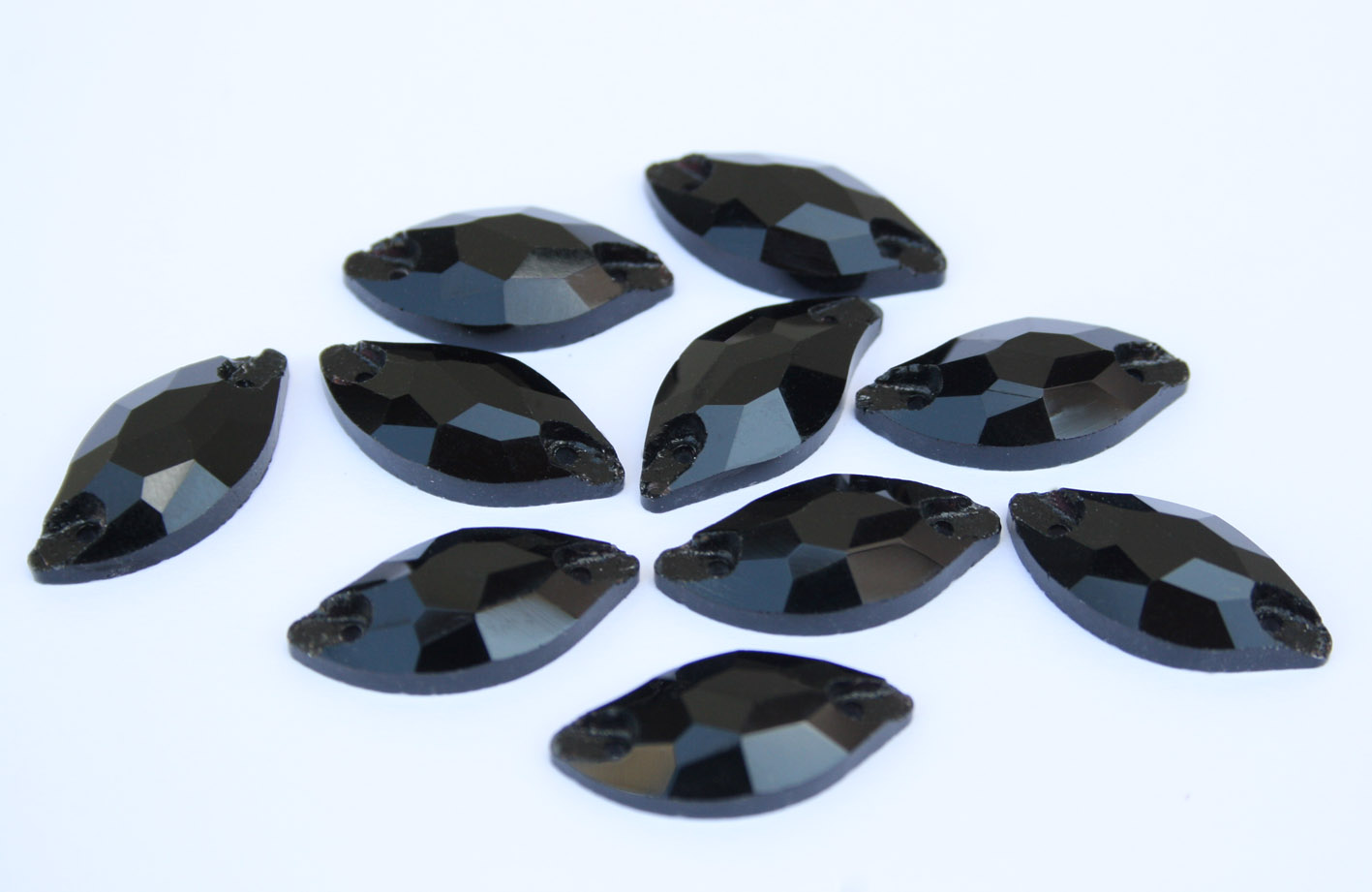 Jet Black színű levél alakú kristály