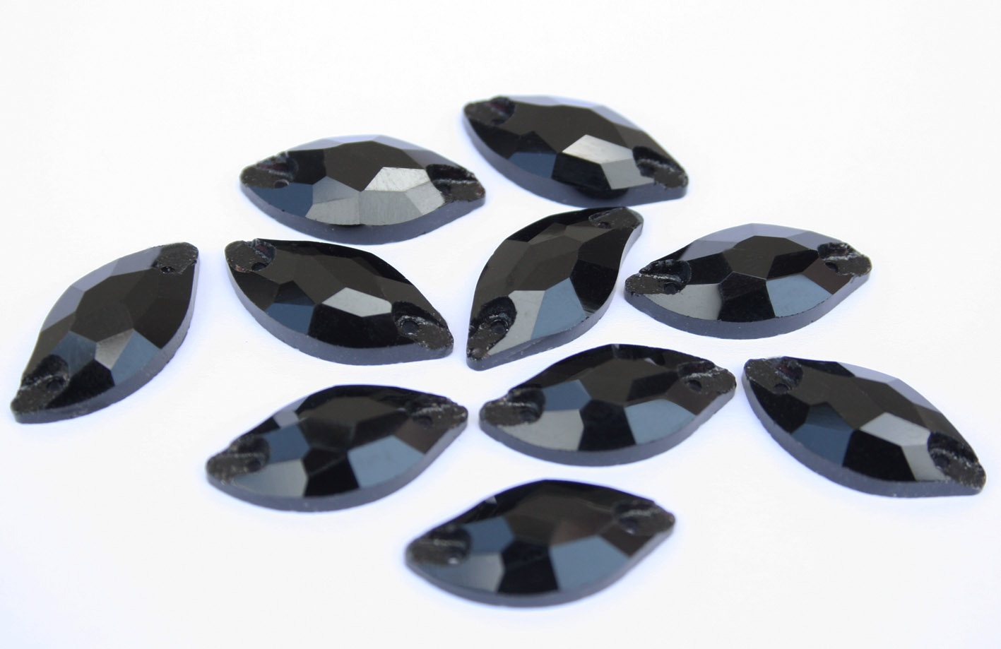 Jet Black színű levél alakú kristály