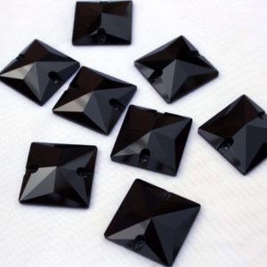 Jet Black színű négyzet alakú kristály