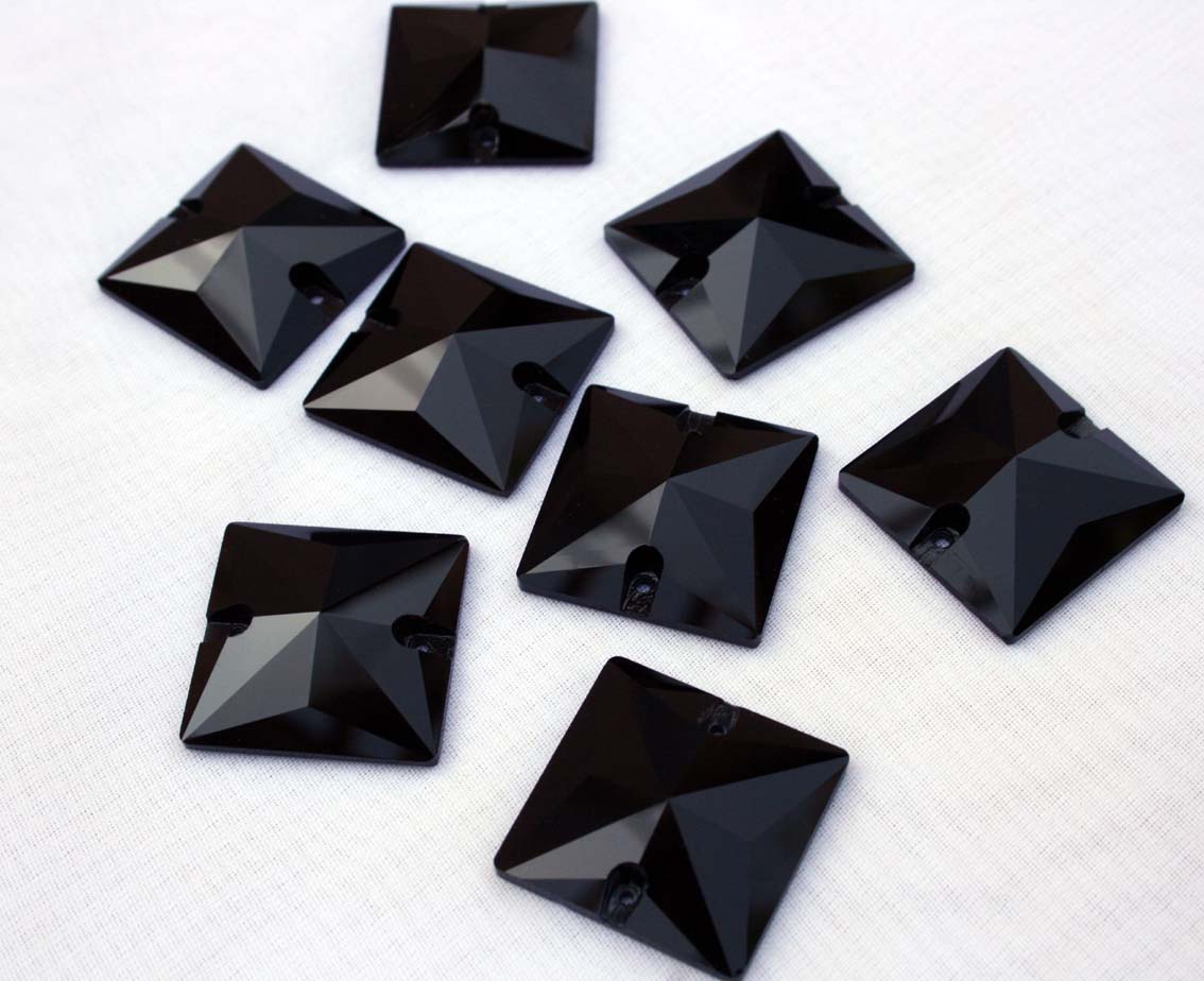 Jet Black színű négyzet alakú kristály