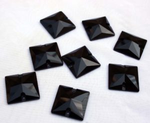 Jet Black színű négyzet alakú kristály