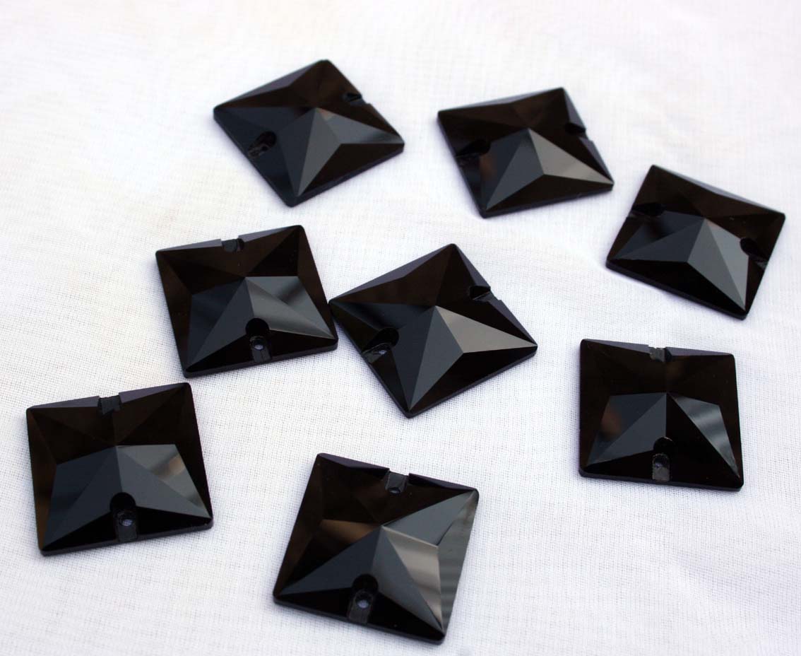 Jet Black színű négyzet alakú kristály