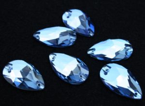 Light Azore színű csepp alakú kristály