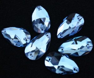 Light Azore színű csepp alakú kristály